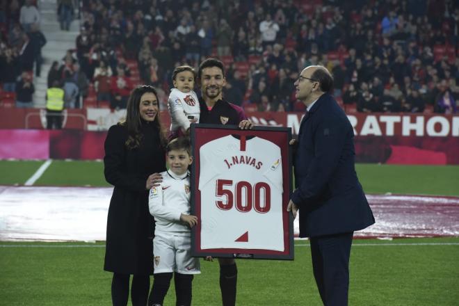 Homenaje a Jesús Navas por sus 500 partidos oficiales con el Sevilla. (Foto: Kiko Hurtado).