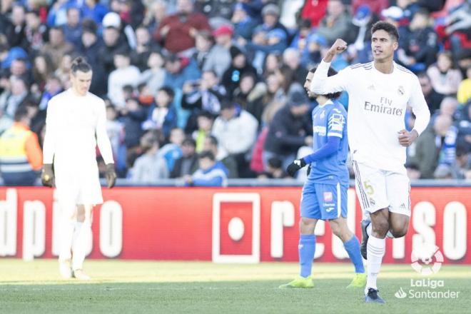 Varane celebra uno de sus goles ante el Getafe.