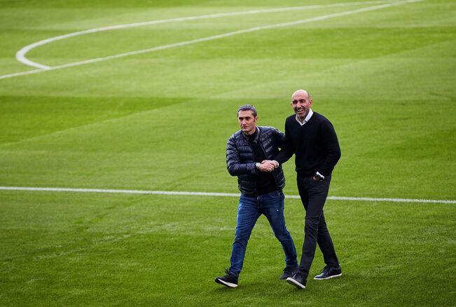 Valverde y Abelardo, durante la previa del derbi (Foto: EFE).