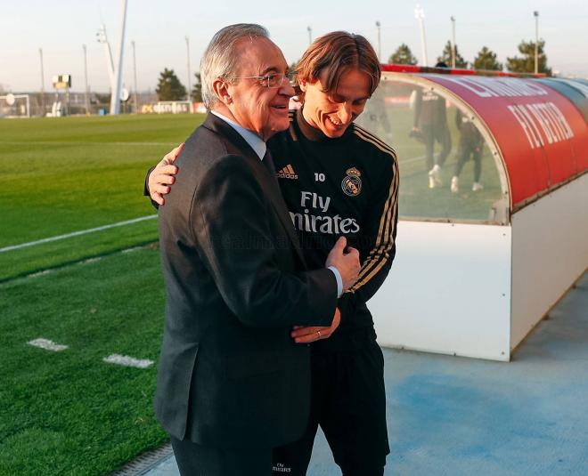Florentino Pérez, con Luka Modric en un entrenamiento del Real Madrid (Foto: RMCF).