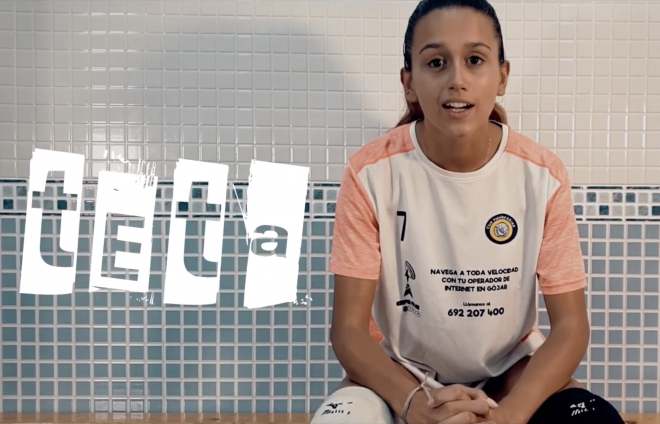 Una jugadora del equipo de voleibol Gójar, en un momento del vídeo.