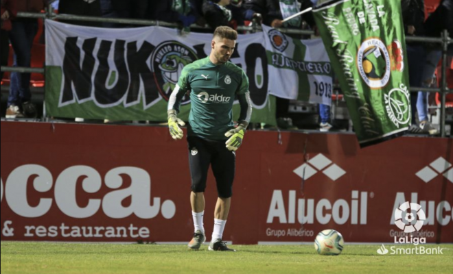 Luca Zidane, durante el calentamiento Mirandés-Racing de Santander (Foto: LaLiga).