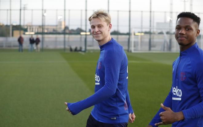Frenkie de Jong, junto a Ansu Fati en la sesión del Barça (Foto: FCB).