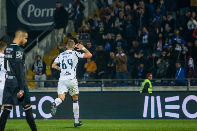 Racic celebra un gol (Foto: Famalicao).