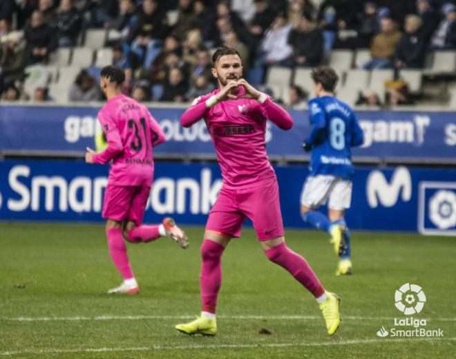 Sadiku celebra su gol con ante el Real Oviedo. (Foto: LaLiga)