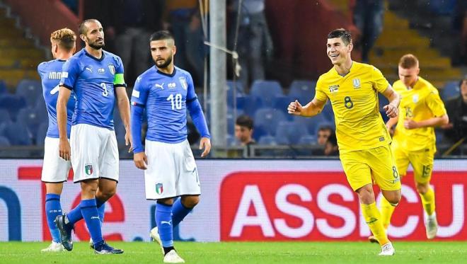 Malinovskyi celebra un gol con Ucrania ante Italia (Foto: EFE).