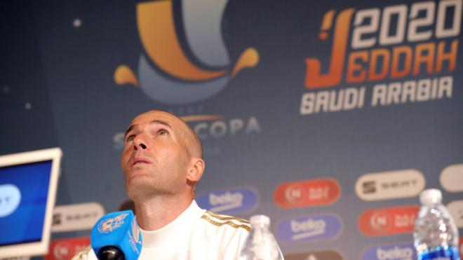 Zinedine Zidane, en la rueda de prensa previa a la semifinal de la Supercopa (EFE).