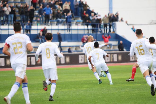 El Marbella FC, tras el gol del empate ante el San Fernando CD (Foto: Marbella FC).