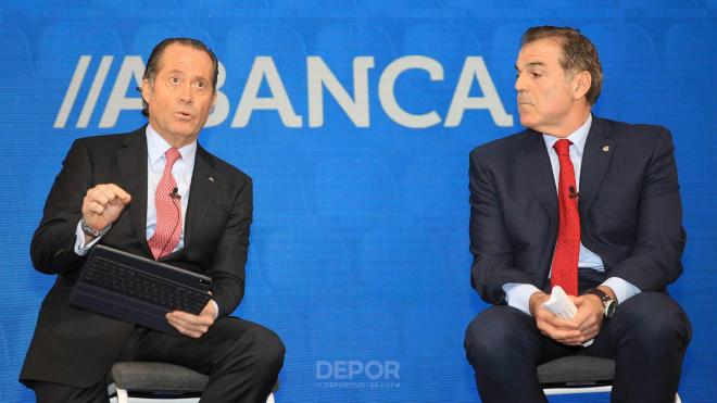 Juan Carlos Escotet y Fernando Vidal explican los términos del acuerdo (Foto:RCD)