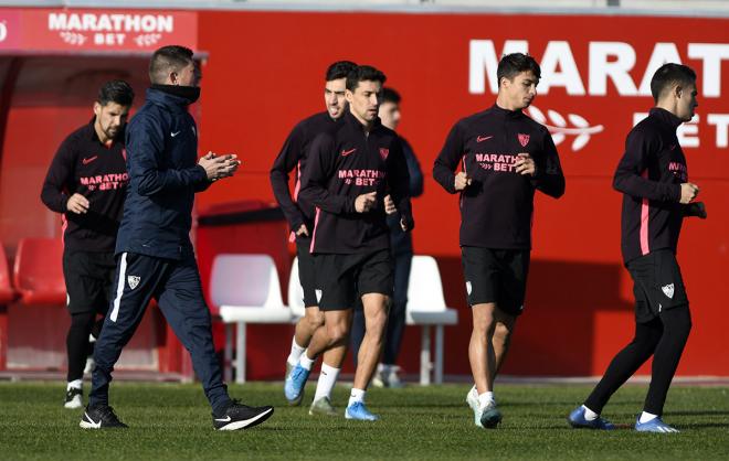 Los jugadores del Sevilla en el entrenamiento.