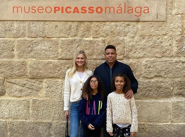 Ronaldo y su familia, en una de sus muchas visitas a Málaga.