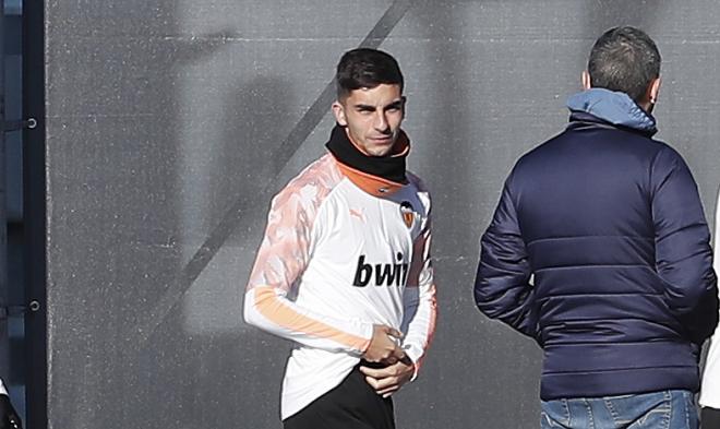 Ferran Torres durante un entrenamiento con el Valencia CF (Foto: David González).