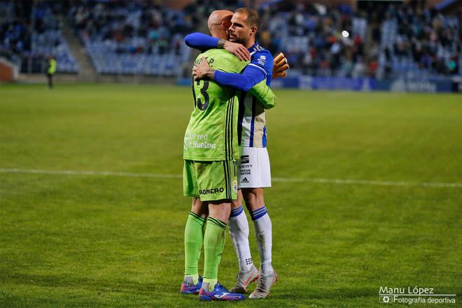 Nano celebra la clasificación con Nauzet Pérez. (Manu López / Albiazules.es).