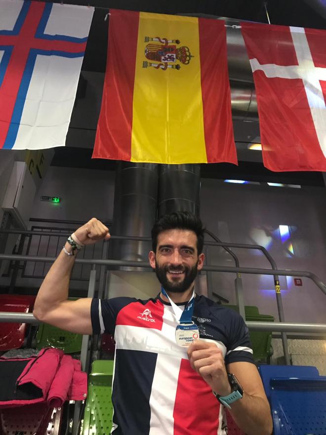 Patricio Rojas se alzó con dos medallas en el Campeonato de Europa de remo indoor de praga