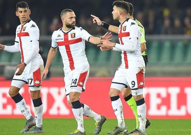 Sanabria celebra su gol con el Genoa al Hellas Verona.