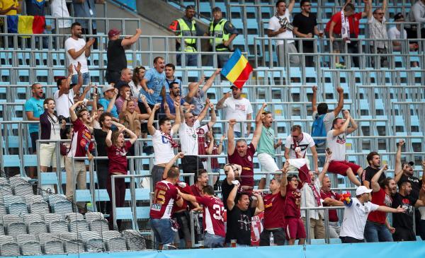 Aficionados del Cluj celebran un gol (Foto: EFE)