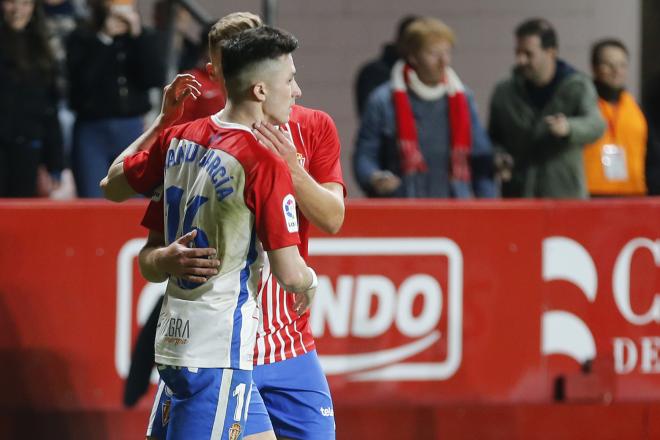 El Sporting celebra el gol de Manu García al Elche (Foto: Luis Manso).