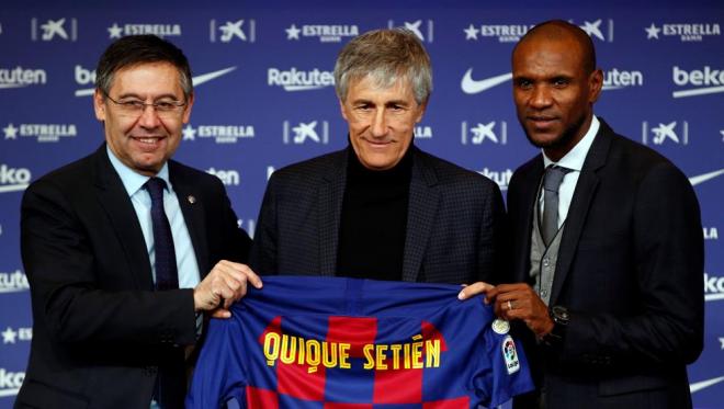 Setién, junto a Bartomeu y Abidal, en su presentación con el Barcelona (Foto: FCB).