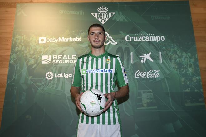 Guido Rodríguez, en su presentación con el Betis (Foto: Kiko Hurtado).