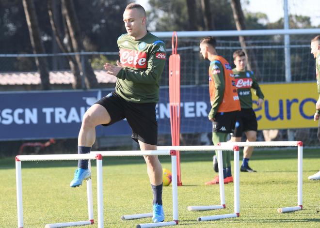 Lobotka, en su primer entrenamiento como jugador del Napoli (Foto: SSCN).