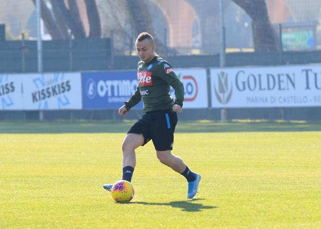 Lobotka, en su primer entrenamiento como jugador del Napoli (Foto: SSCN).