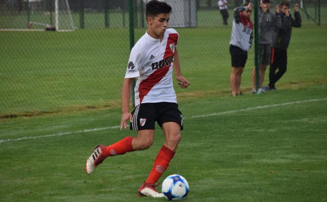 Tiago Geralnik, durante un choque con River Plate.