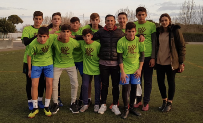 Equipo cadete de las Escuelas Deportivas de Fútbol Base de Hinojos, en Huelva (Foto: h24(.