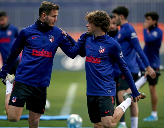 Saúl y Rodrigo Riquelme, durante una sesión de entrenamiento (Foto: Atlético de Madrid).