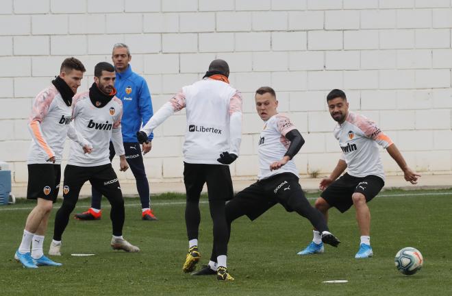 Gayà y Gameiro retrasan la convocatoria del Valencia CF (Foto: David González)