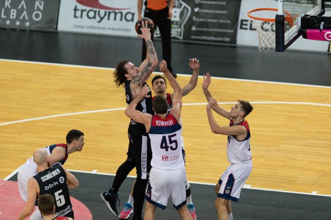 Ondreij Balvin sigue hecho un coloso en el Bilbao Basket (Foto: Edu del Fresno).