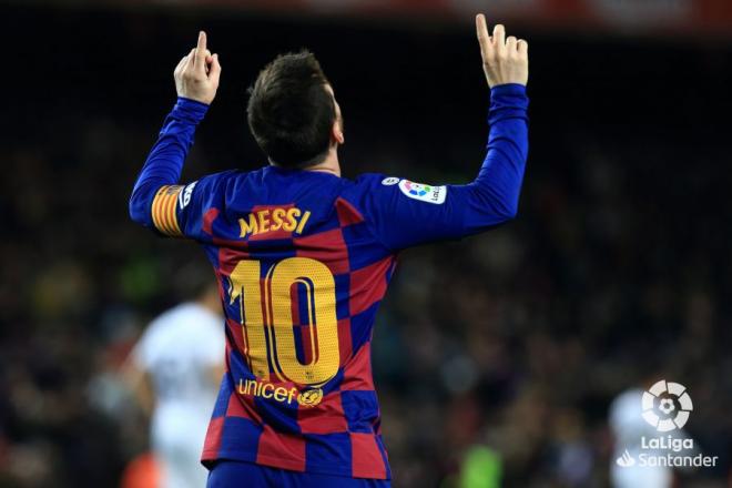 Leo Messi celebra su gol ante el Granada.