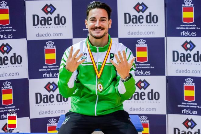 Damián Quintero celebra su noveno campeonato de España.