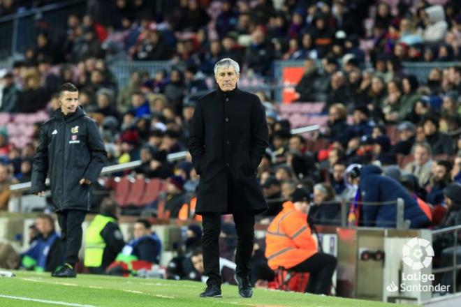 Setién, en la banda del Camp Nou en el duelo ante el Granada (Foto: LaLiga Santander).