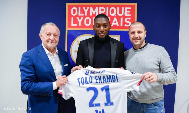 Ekambi posa con los colores del Lyon.