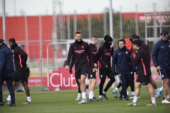 Entrenamiento del Sevilla FC de este pasado lunes. (Foto: Kiko Hurtado).
