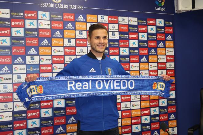 Luismi, presentado como jugador del Real Oviedo.
