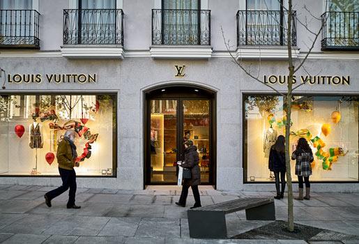 Fachada de la tienda Louis Vuitton de la Calle Serrano en Madrid.