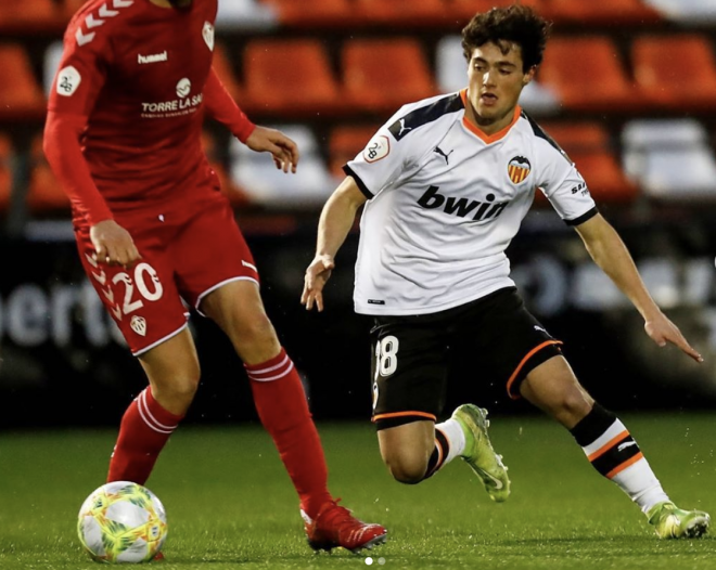 Pablo Gozálbez durante el partido con el Valencia Mestalla (Foto: Valencia CF)