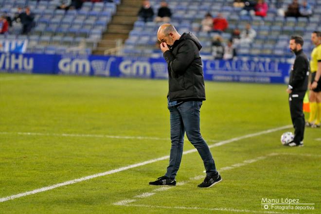 El entrenador del Decano, Alberto Monteagudo, lamentó la actuación del colegiado Gil Manzano. (Manu López / Albiazules.es).
