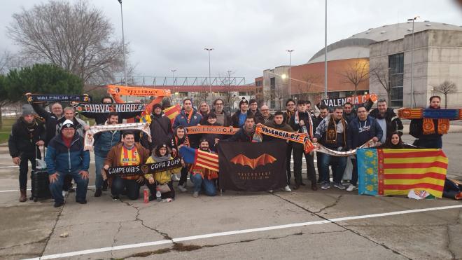 Los valencianistas en la llegada a Logroño (Foto: Agrupació de Penyes).