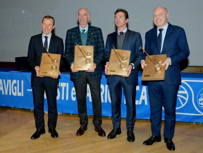 Butragueño, Iribar, Amor y el representante del Inter con el premio Gianni Brera (Foto: Real Madrid).