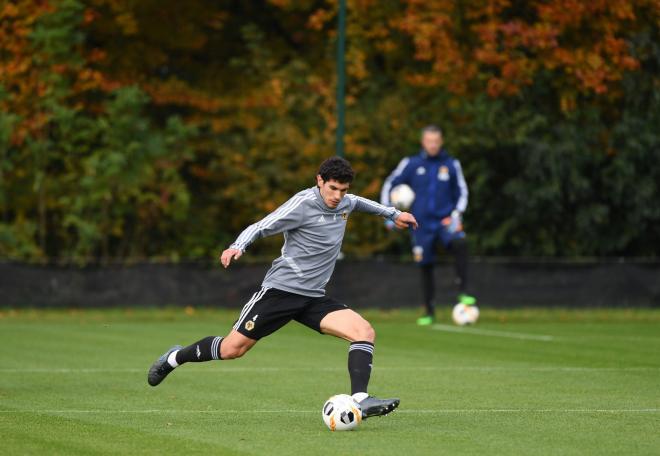 Jesús Vallejo durante un entrenamiento con el Wolverhampton (Foto: @JesusVallejo).