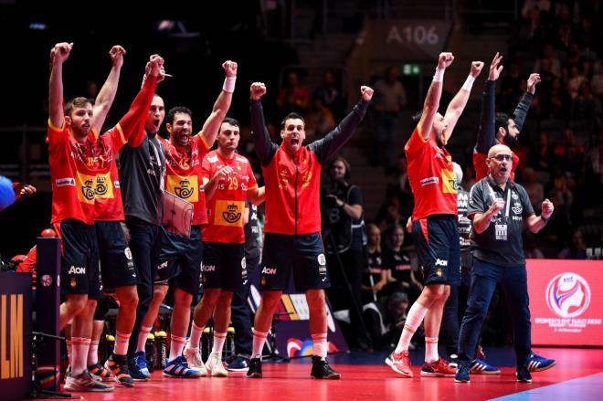 El equipo español celebra la victoria.