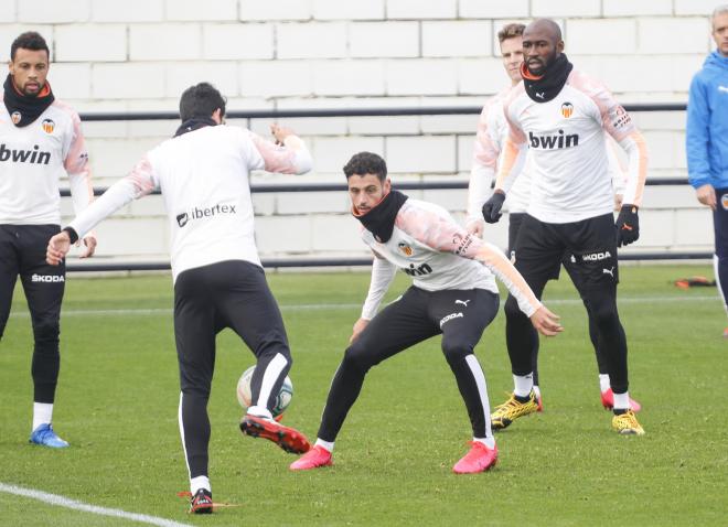 Entrenamiento del Valencia CF con Rodrigo y Guedes (Foto: David González)