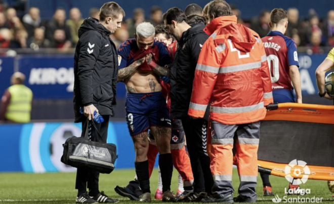 Chimy Ávila se lesiona de gravedad en el Osasuna-Levante (Foto: LaLiga).