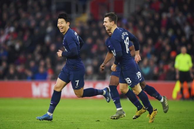 Lo Celso celebra con Son el primer gol del Tottenham en Southampton.