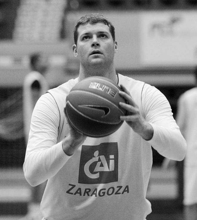 Robert Archibald con la camsieta del Basket Zaragoza (Foto: Basket Zaragoza).