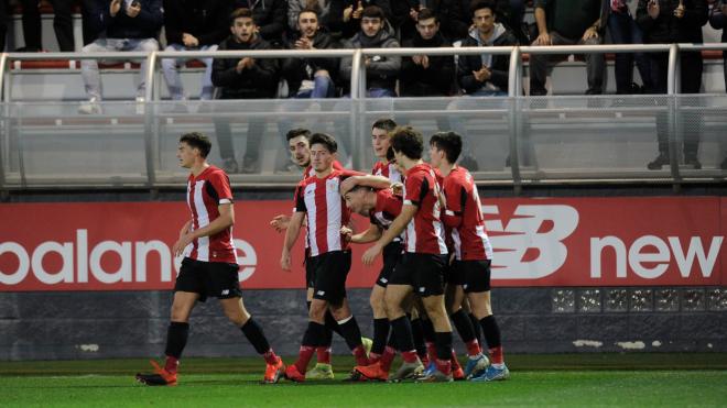Los jugadores del Bilbao Athletic celebran un gol (Foto: Athletic Club).