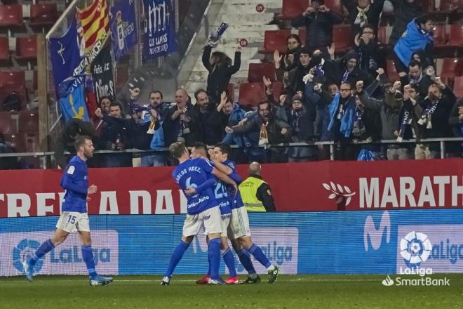 Los jugadores del Real Oviedo celebran el gol de Tejera