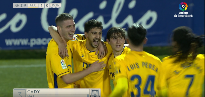 Pomares celebra el primer gol del conjunto alfarero contra la Ponferradina.